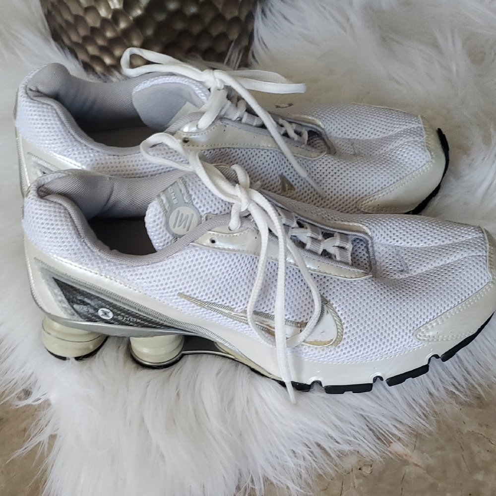 Vtg Nike Shox  Women's White and Gold  Athletic Shoes Size 10